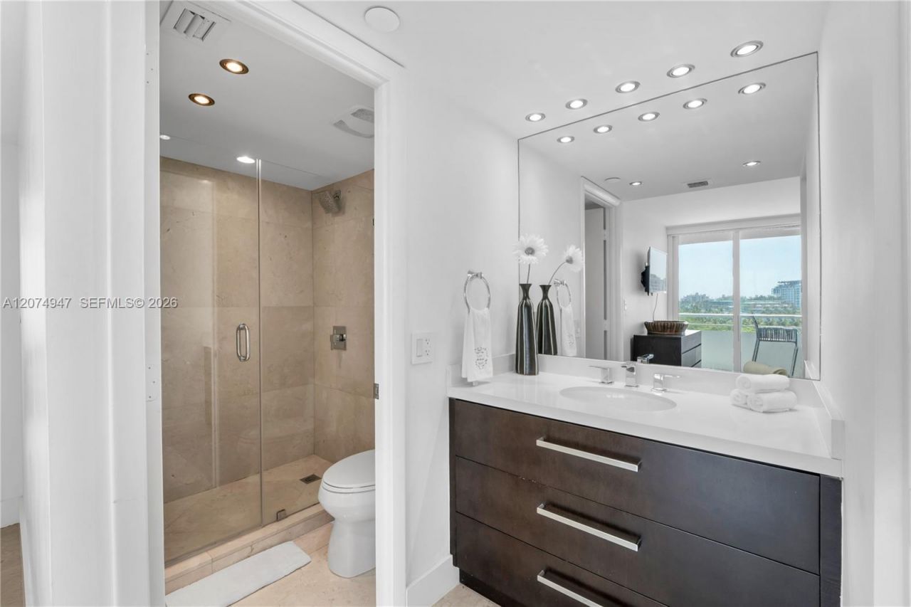 400 S Pointe Dr , Unit 505, Miami Beach, FL 33139 Photo