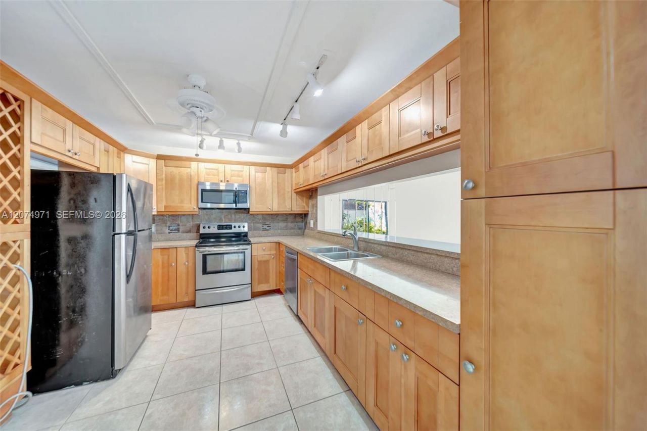 5223 E Gate Lake Rd , Unit 5223, Tamarac, FL 33319 Photo