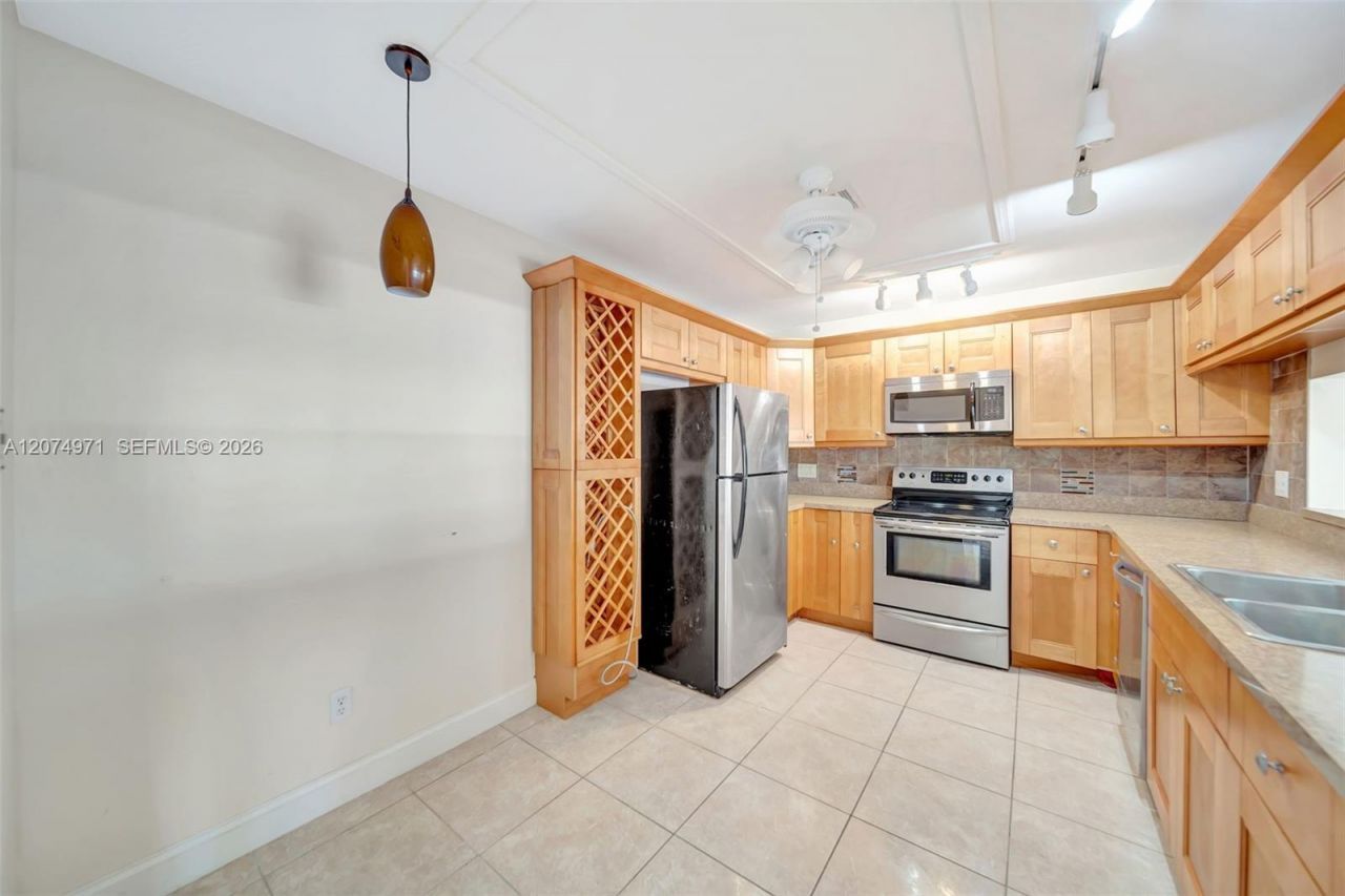5223 E Gate Lake Rd , Unit 5223, Tamarac, FL 33319 Photo