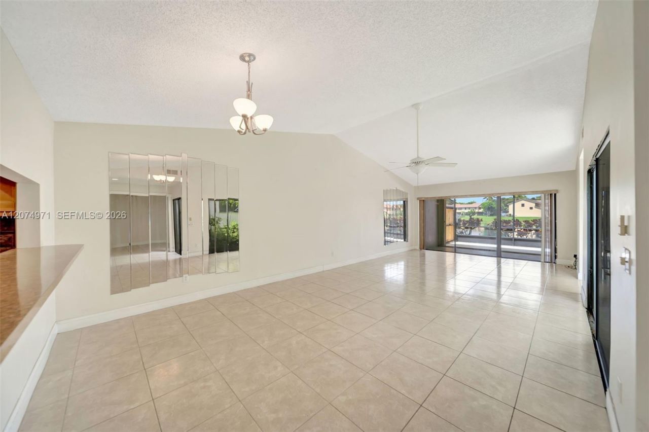 5223 E Gate Lake Rd , Unit 5223, Tamarac, FL 33319 Photo