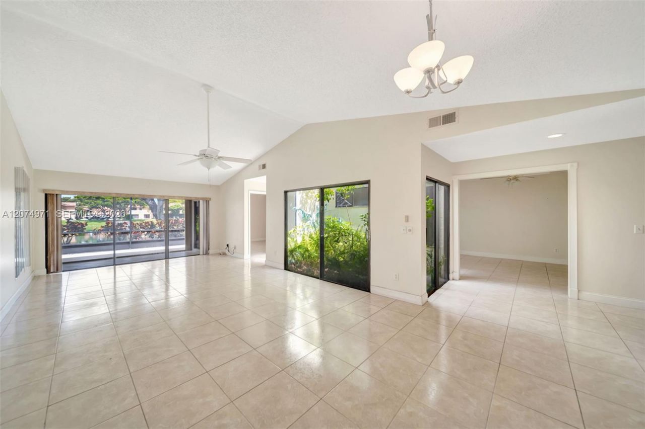 5223 E Gate Lake Rd , Unit 5223, Tamarac, FL 33319 Photo