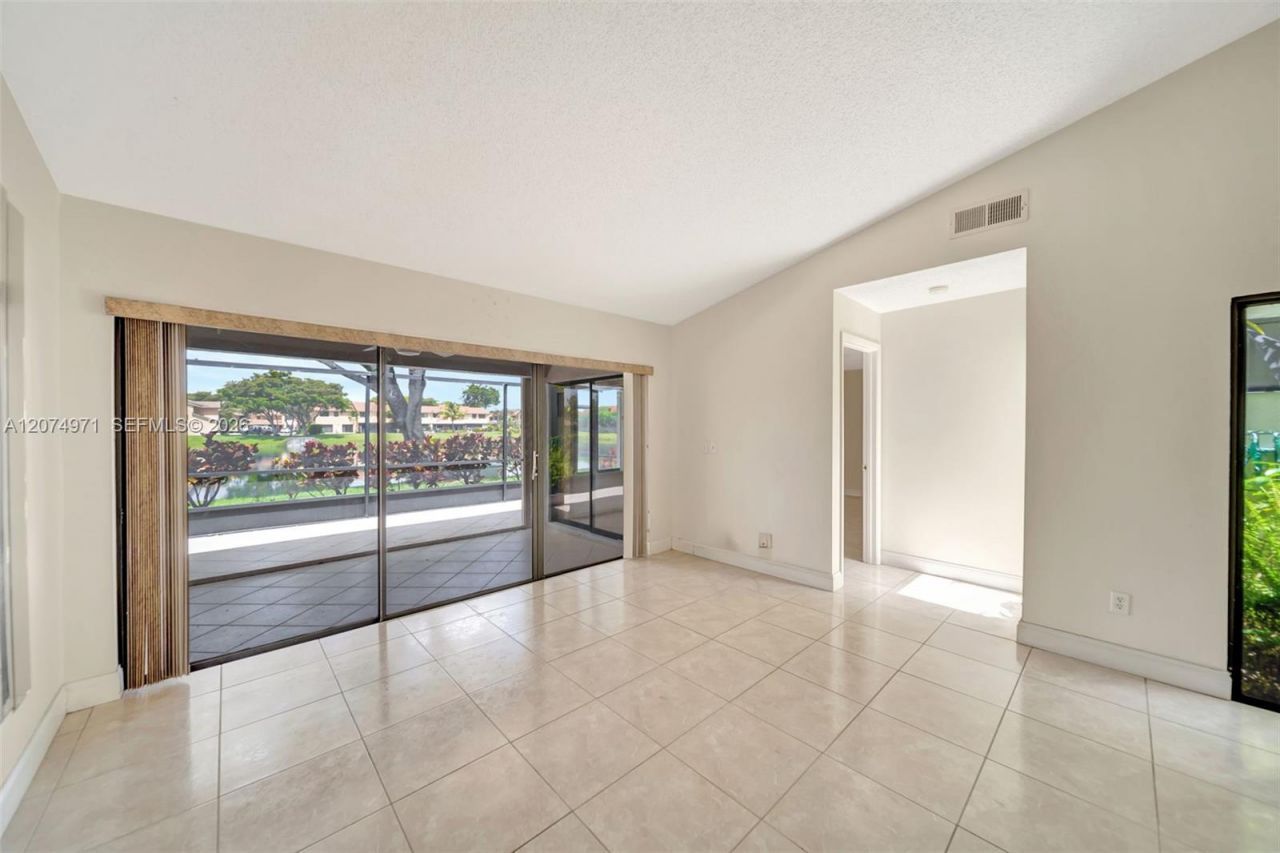 5223 E Gate Lake Rd , Unit 5223, Tamarac, FL 33319 Photo