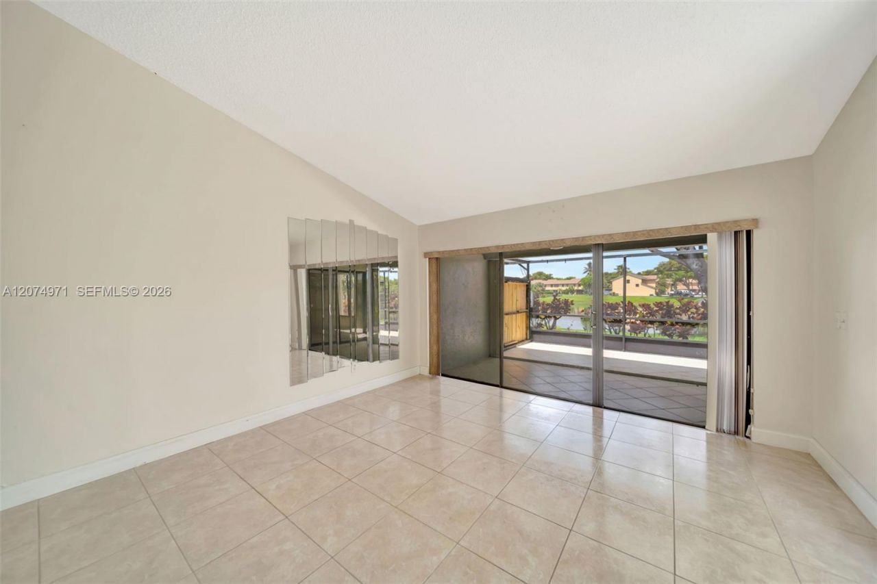 5223 E Gate Lake Rd , Unit 5223, Tamarac, FL 33319 Photo