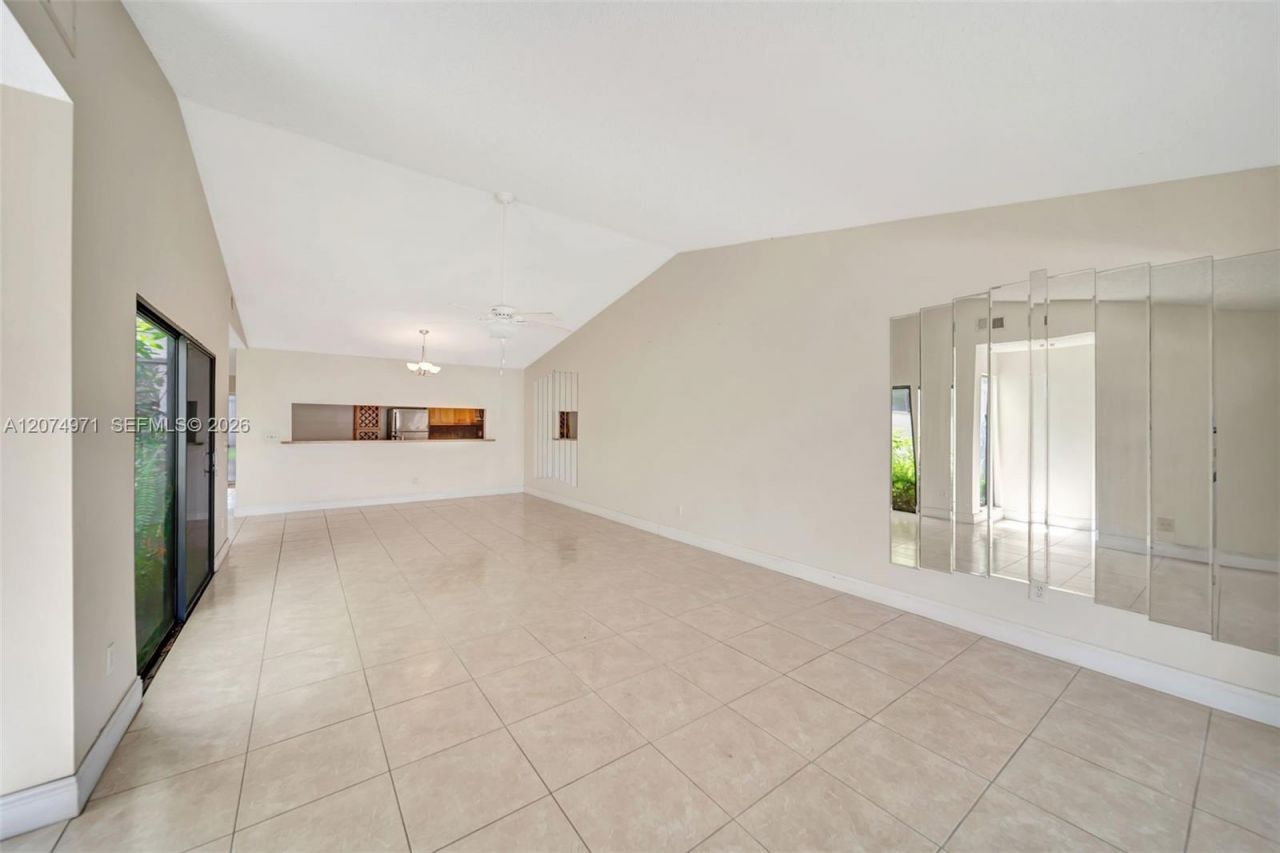 5223 E Gate Lake Rd , Unit 5223, Tamarac, FL 33319 Photo