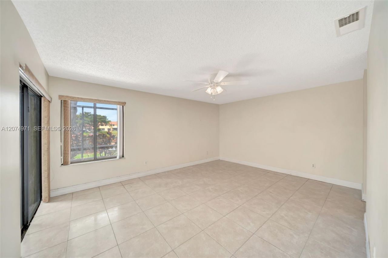 5223 E Gate Lake Rd , Unit 5223, Tamarac, FL 33319 Photo