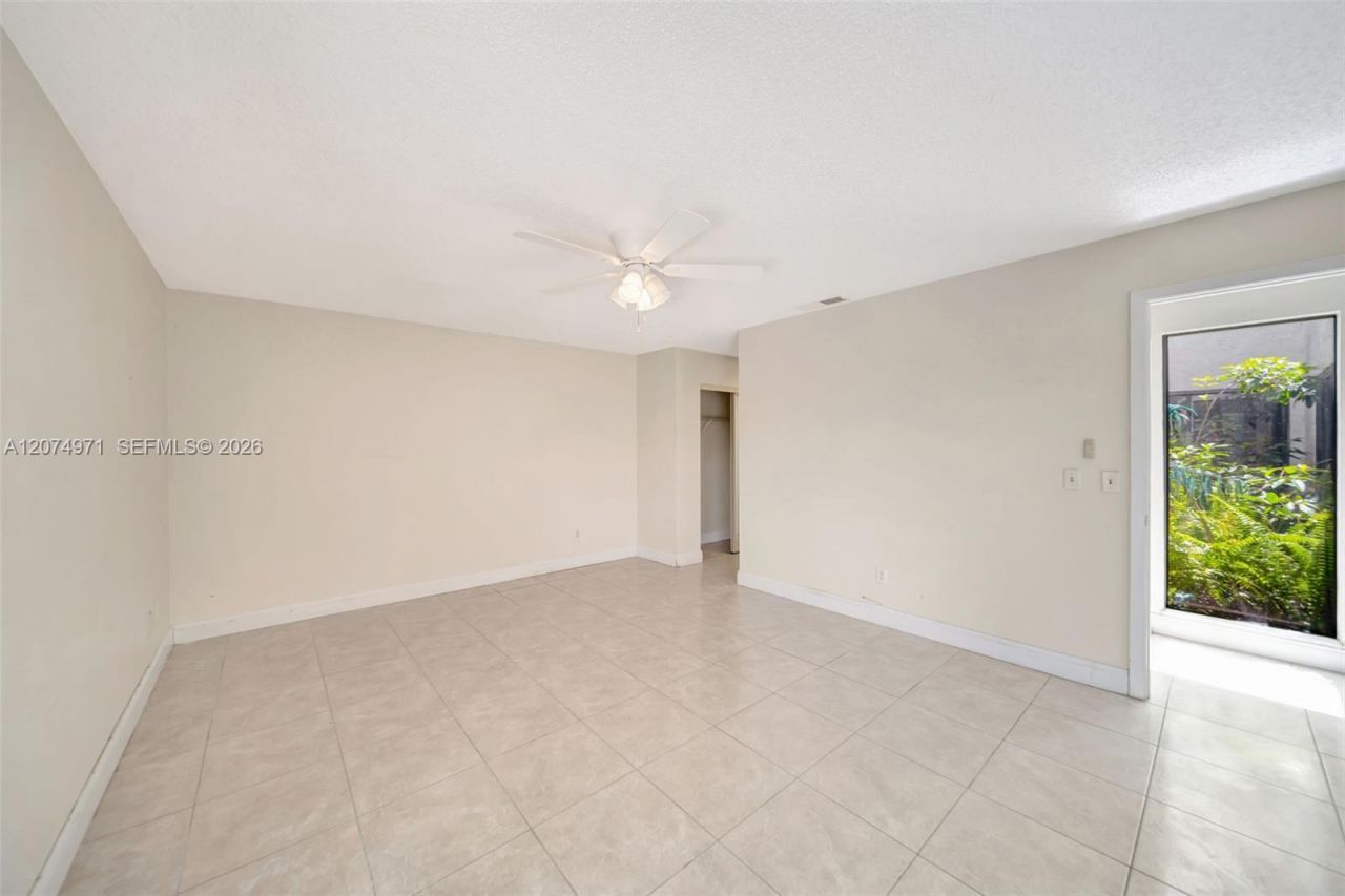 5223 E Gate Lake Rd , Unit 5223, Tamarac, FL 33319 Photo