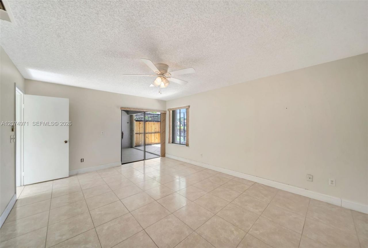 5223 E Gate Lake Rd , Unit 5223, Tamarac, FL 33319 Photo