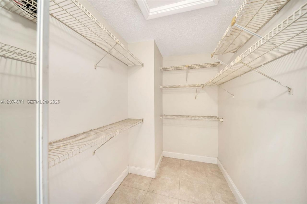 5223 E Gate Lake Rd , Unit 5223, Tamarac, FL 33319 Photo
