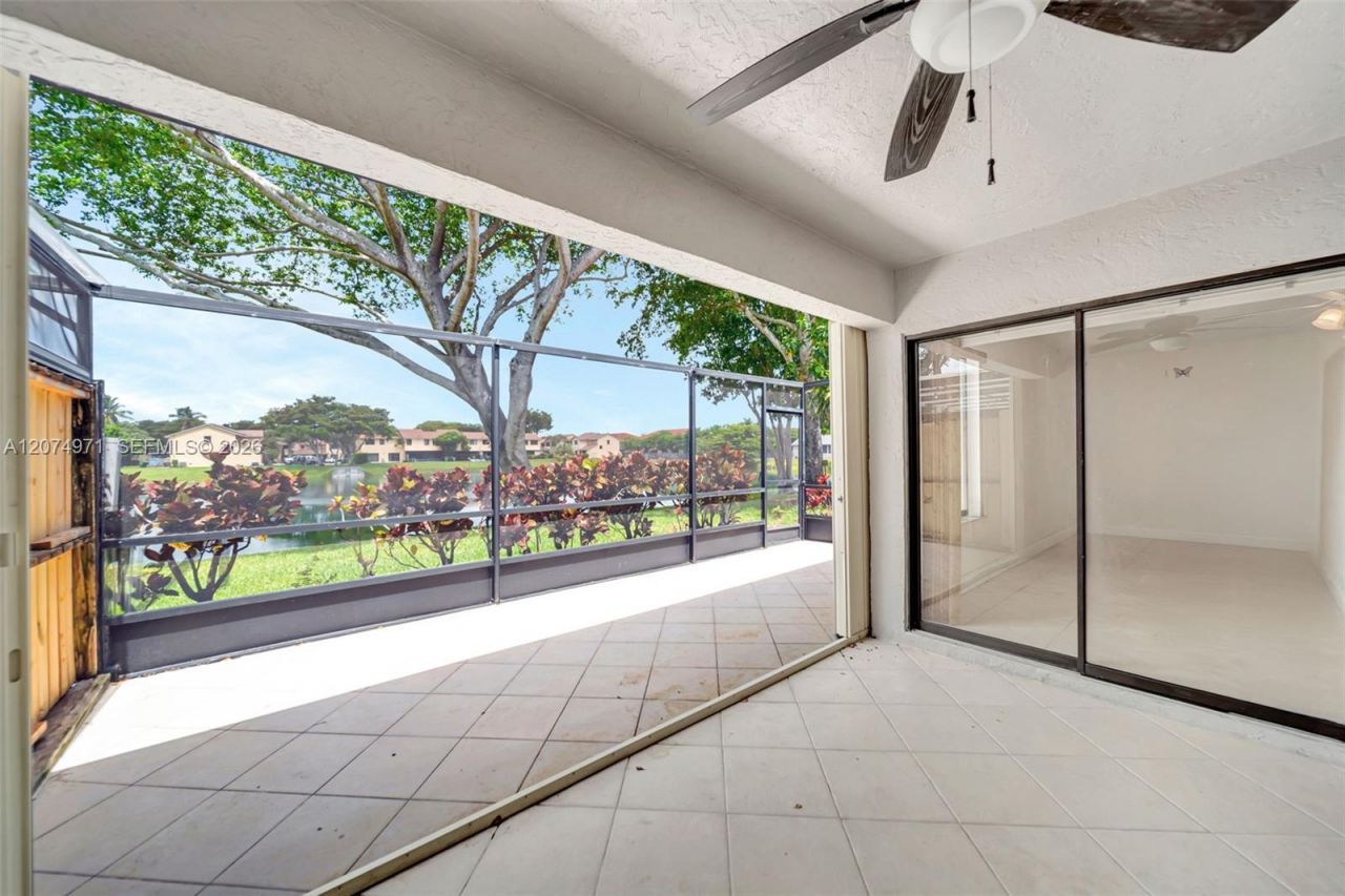 5223 E Gate Lake Rd , Unit 5223, Tamarac, FL 33319 Photo