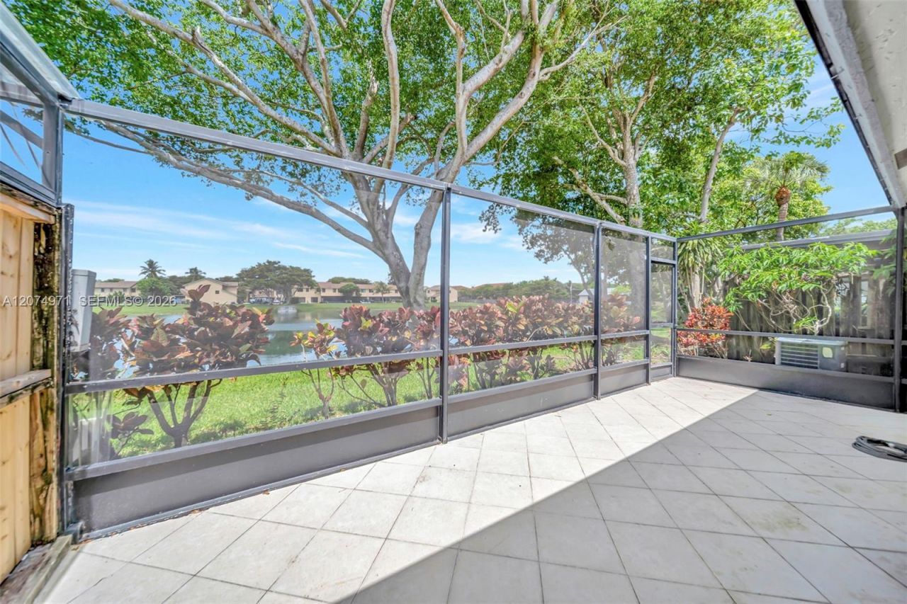 5223 E Gate Lake Rd , Unit 5223, Tamarac, FL 33319 Photo
