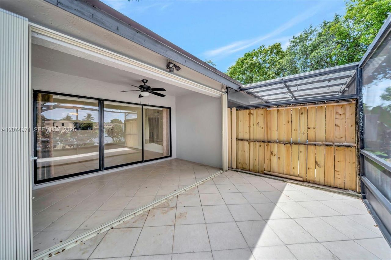 5223 E Gate Lake Rd , Unit 5223, Tamarac, FL 33319 Photo