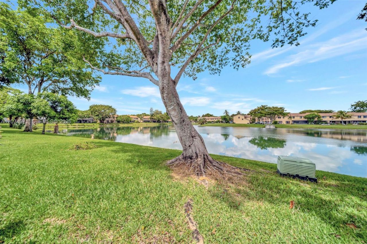 5223 E Gate Lake Rd , Unit 5223, Tamarac, FL 33319 Photo