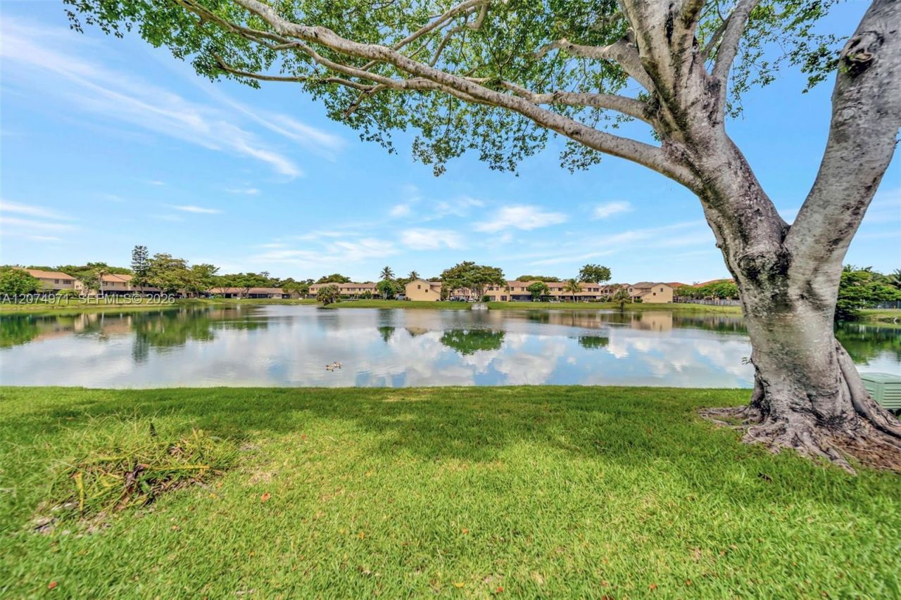 5223 E Gate Lake Rd , Unit 5223, Tamarac, FL 33319 Photo