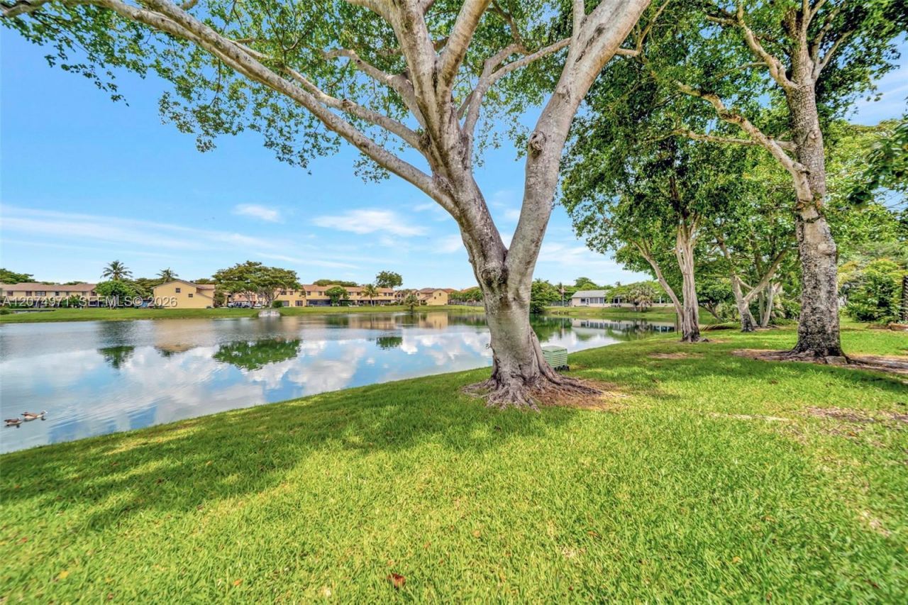 5223 E Gate Lake Rd , Unit 5223, Tamarac, FL 33319 Photo
