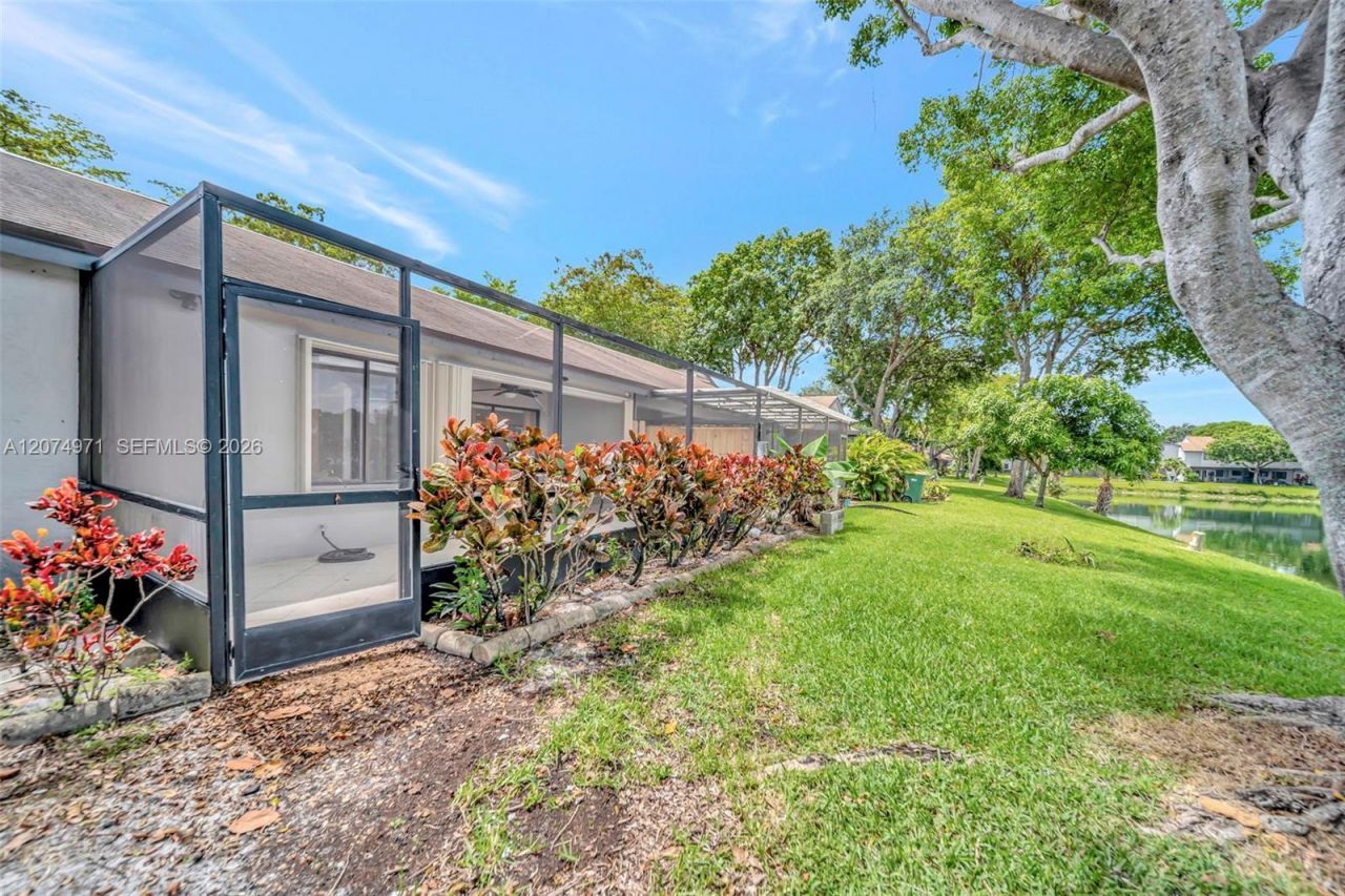 5223 E Gate Lake Rd , Unit 5223, Tamarac, FL 33319 Photo