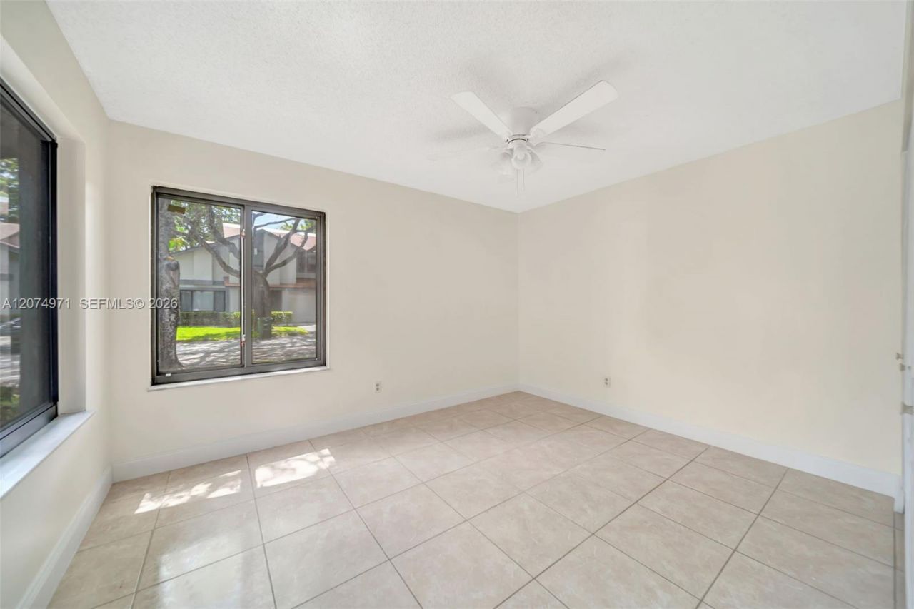 5223 E Gate Lake Rd , Unit 5223, Tamarac, FL 33319 Photo