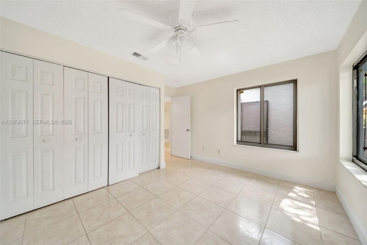 5223 E Gate Lake Rd , Unit 5223, Tamarac, FL 33319 Photo