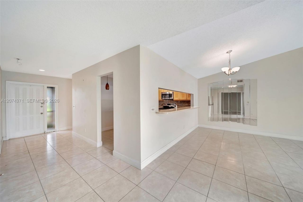 5223 E Gate Lake Rd , Unit 5223, Tamarac, FL 33319 Photo