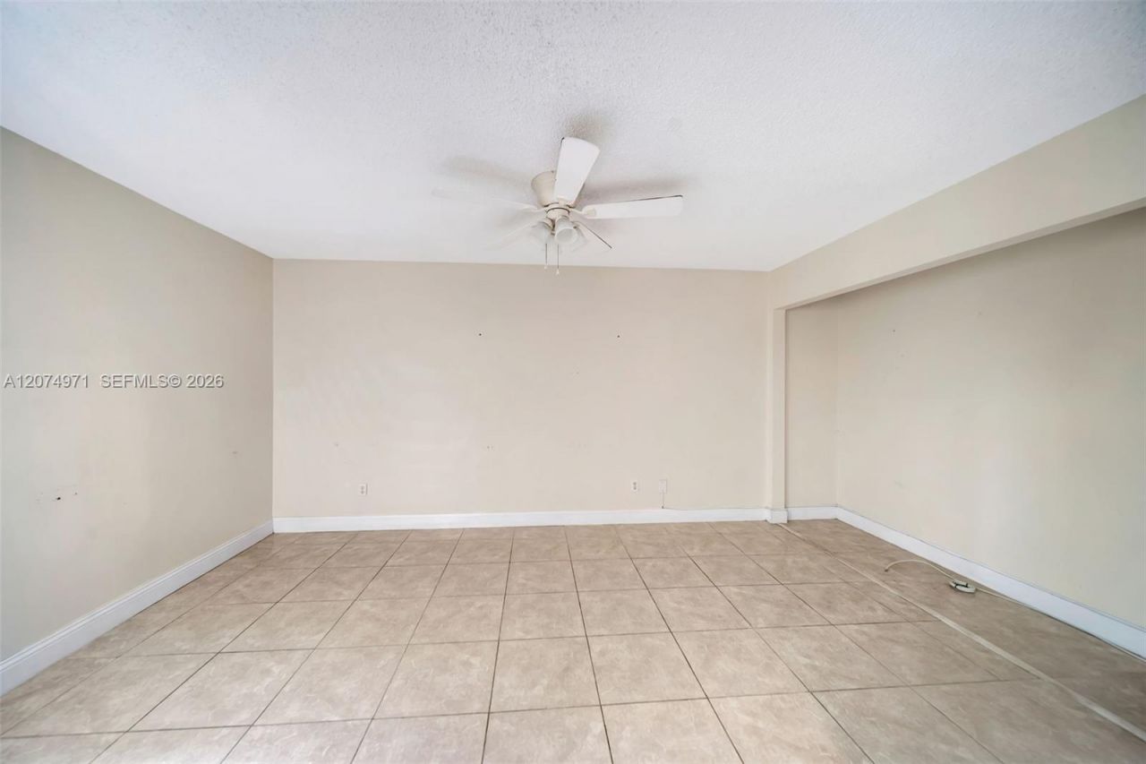 5223 E Gate Lake Rd , Unit 5223, Tamarac, FL 33319 Photo