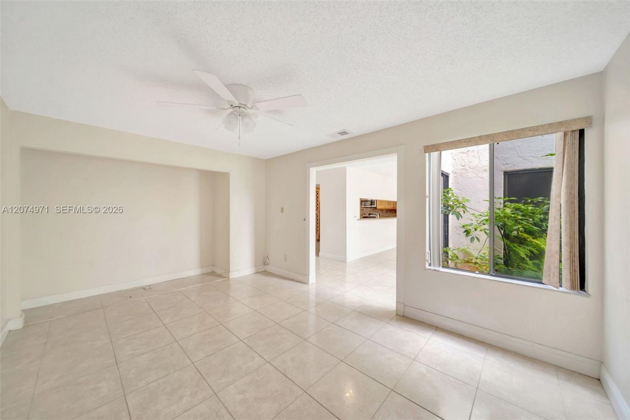 5223 E Gate Lake Rd , Unit 5223, Tamarac, FL 33319 Photo