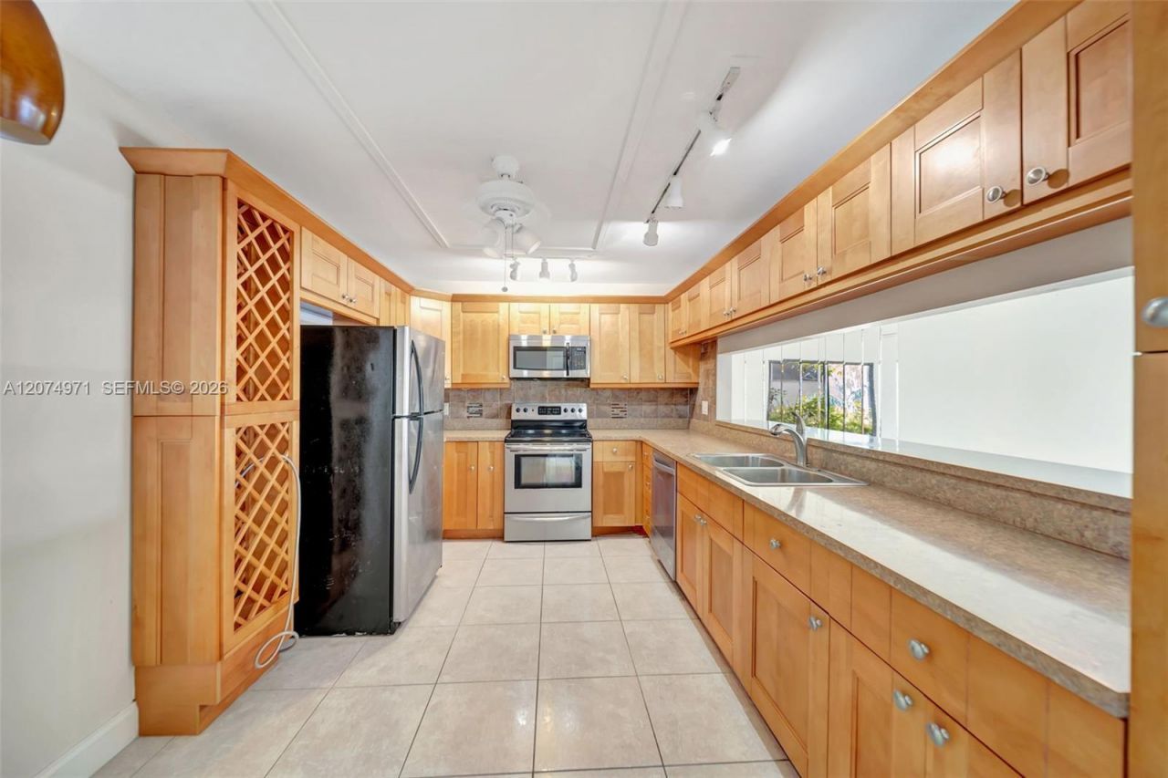5223 E Gate Lake Rd , Unit 5223, Tamarac, FL 33319 Photo