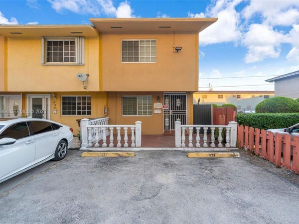 627 W 68th St, Unit 627, Hialeah, FL 33014