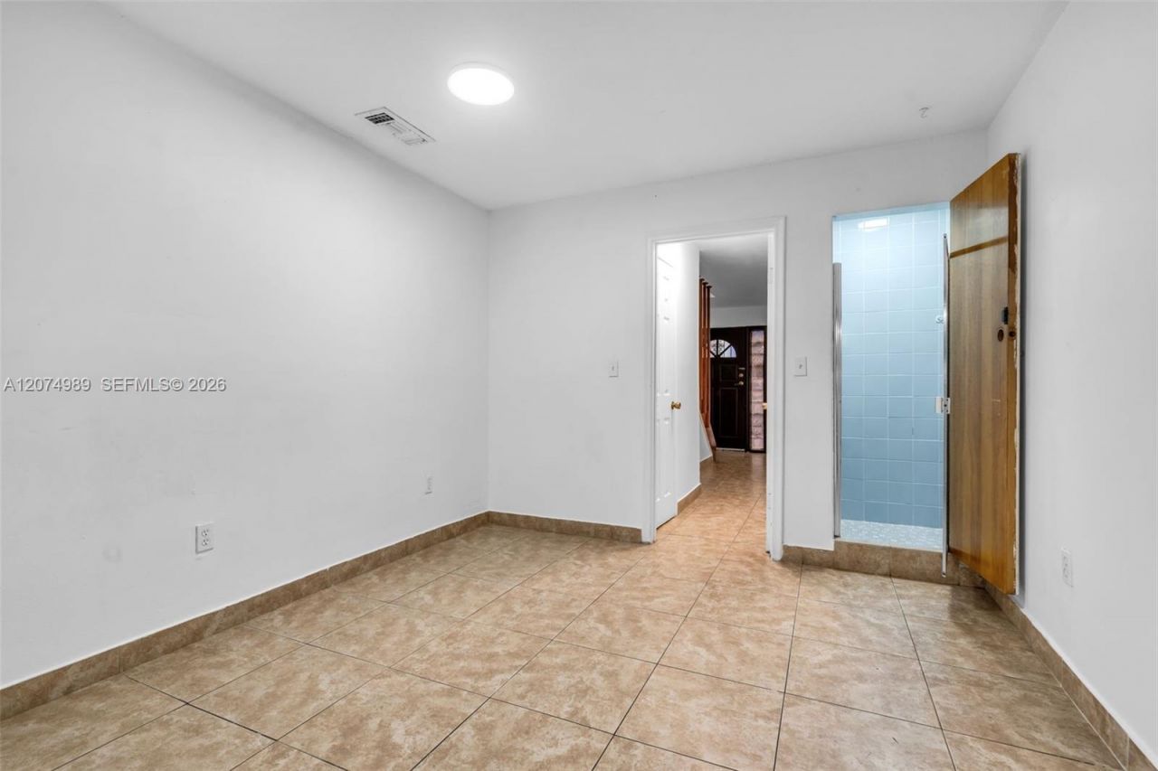 627 W 68th St, Unit 627, Hialeah, FL 33014 Photo