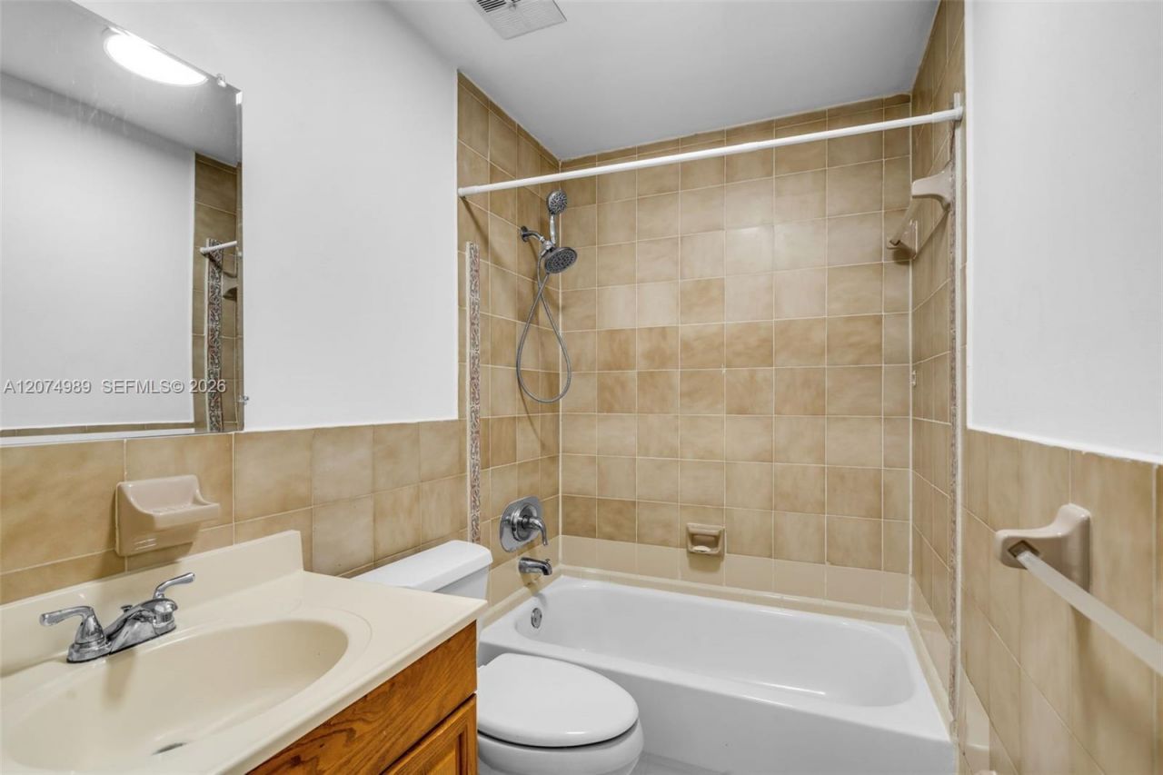 627 W 68th St, Unit 627, Hialeah, FL 33014 Photo
