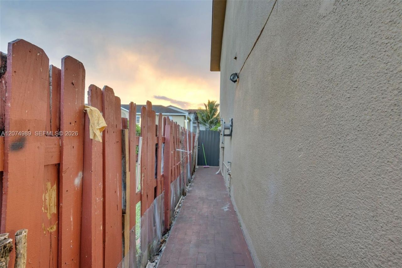 627 W 68th St, Unit 627, Hialeah, FL 33014 Photo