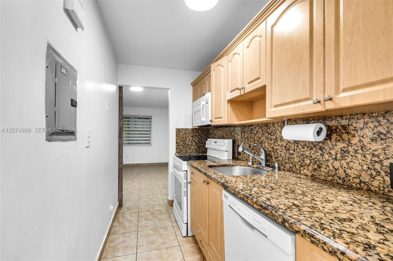627 W 68th St, Unit 627, Hialeah, FL 33014 Photo