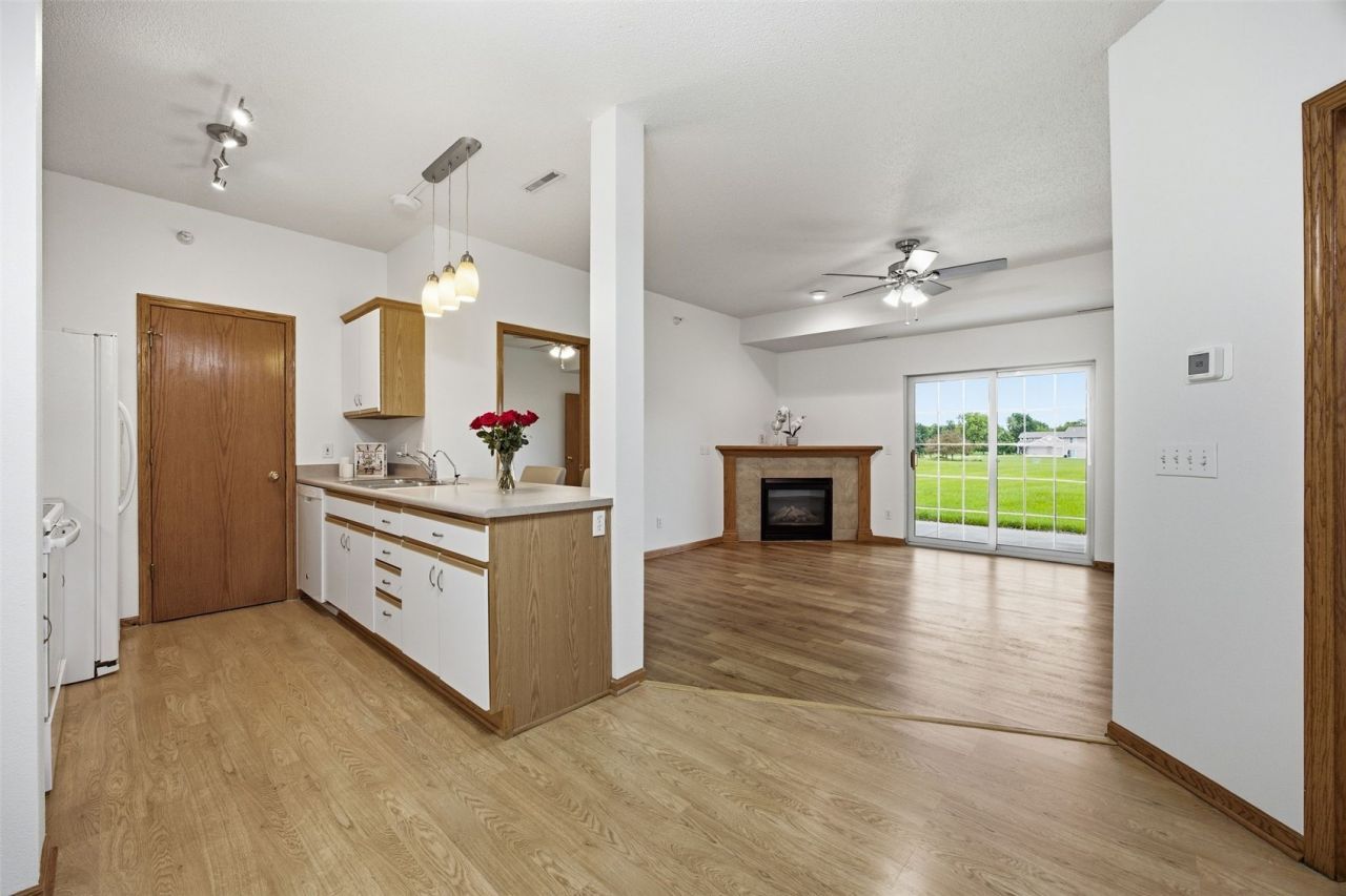 250 Cimarron Drive, Unit 201, Hiawatha, IA 52233 Main Photo