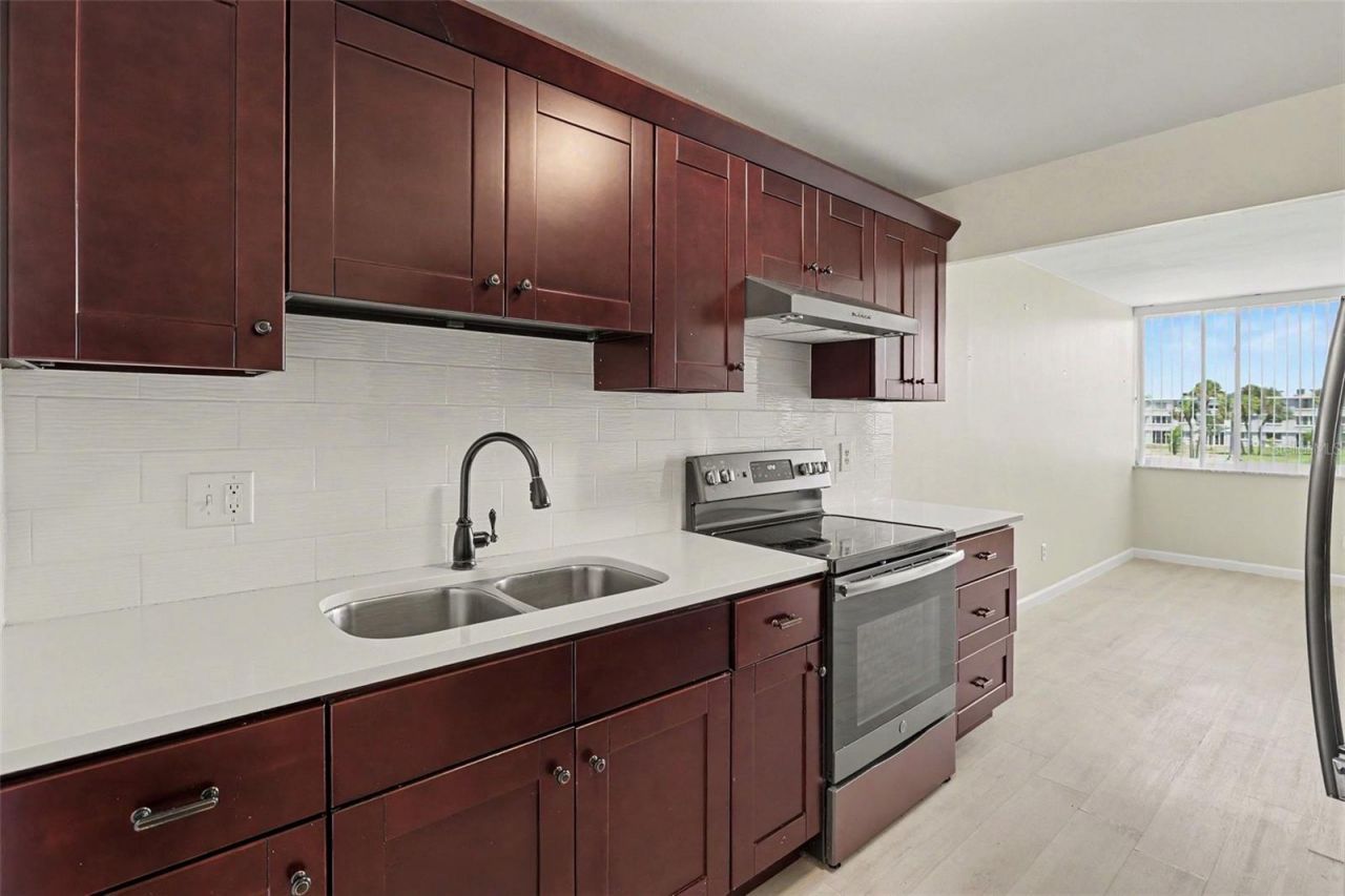 4720 Locust Street Ne, Unit 206, Saint Petersburg, FL 33703 Photo
