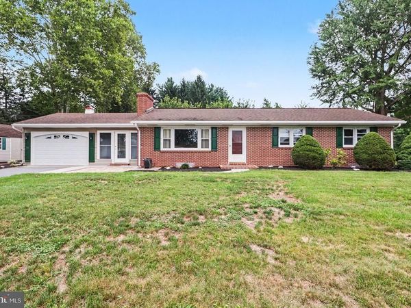 11 W LARCH STREET, ANNVILLE, PA 17003