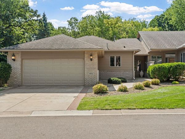 8975 Hunters Way, Apple Valley, MN 55124