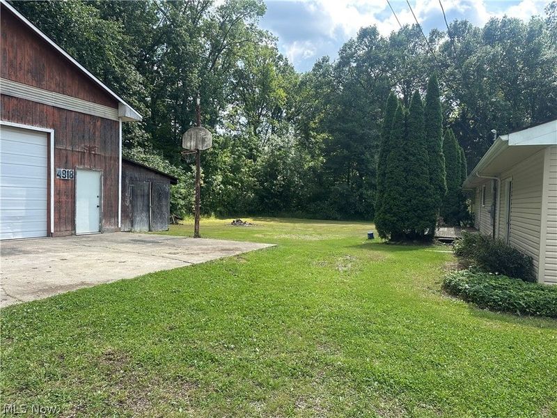 4918 Lakeview Road, West Farmington, OH 44491 Photo 3