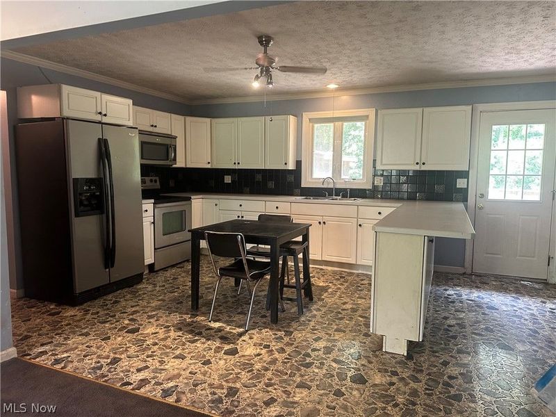 4918 Lakeview Road, West Farmington, OH 44491 Photo 8