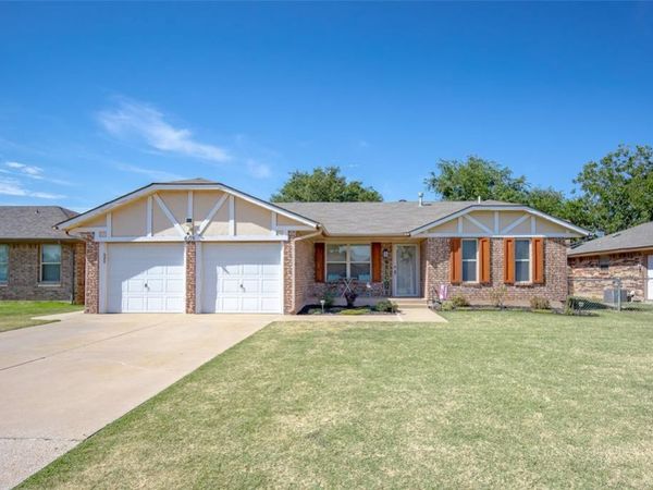 605 SW 7th Street, Moore, OK 73160