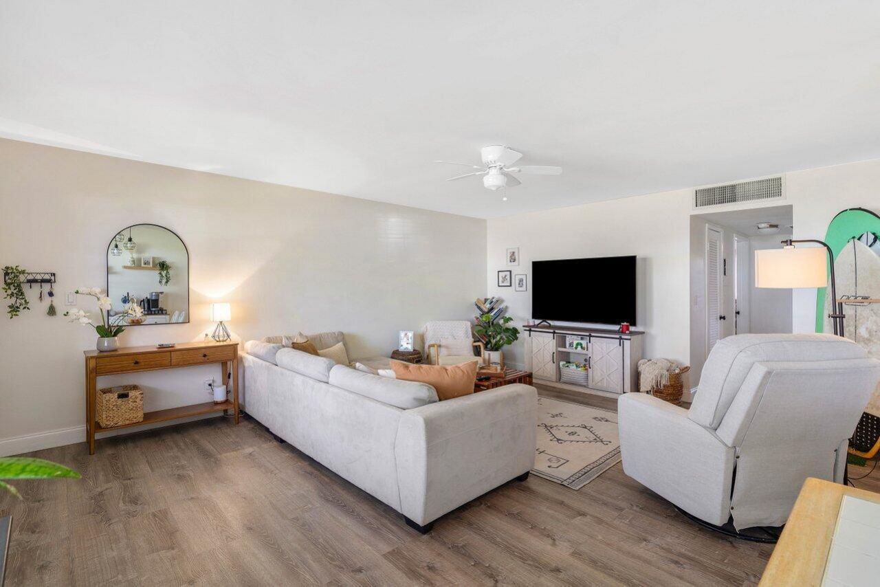 2455 NE 51st Street, Unit E102, Fort Lauderdale, FL 33308 Photo