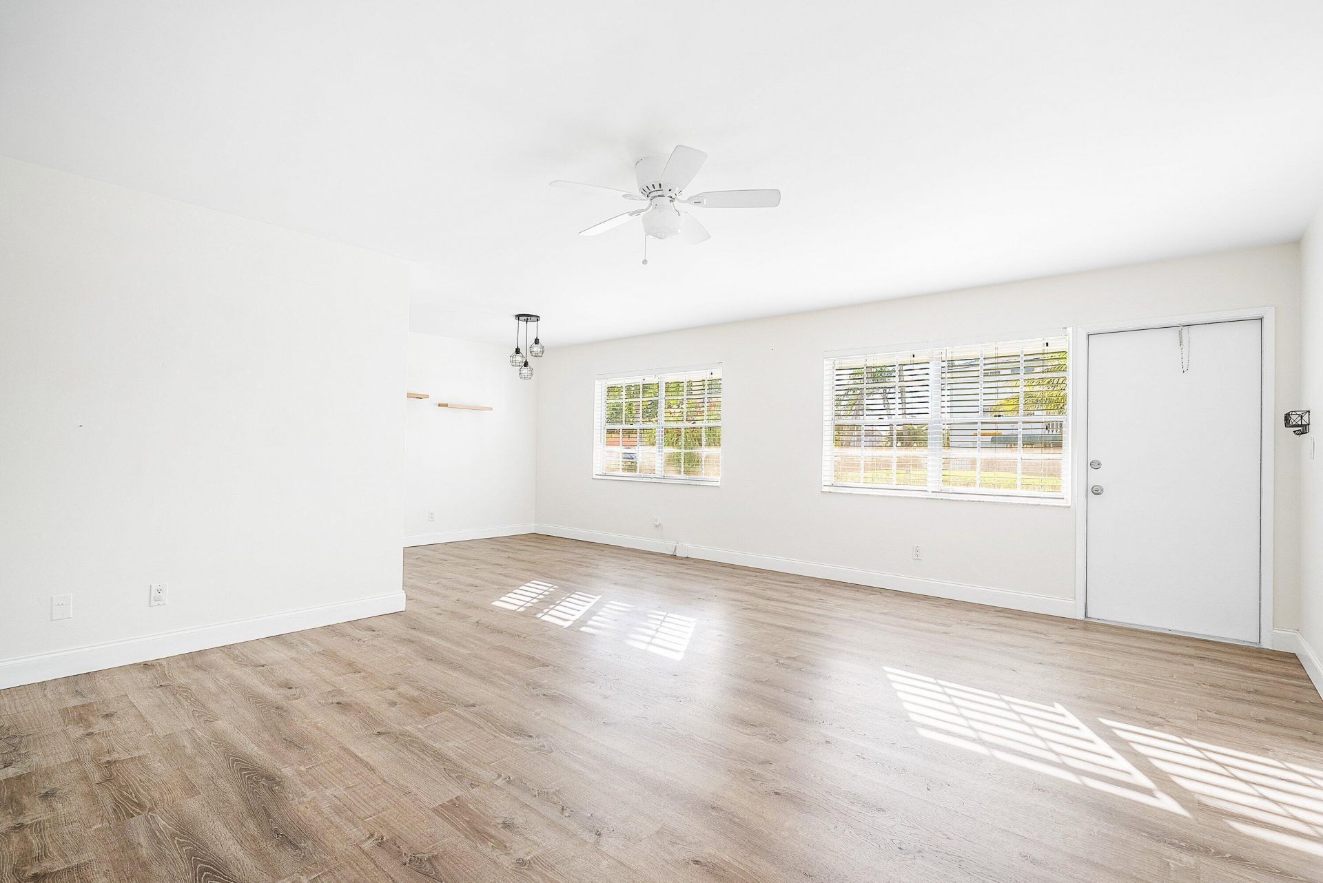 2455 NE 51st Street, Unit E102, Fort Lauderdale, FL 33308 Photo