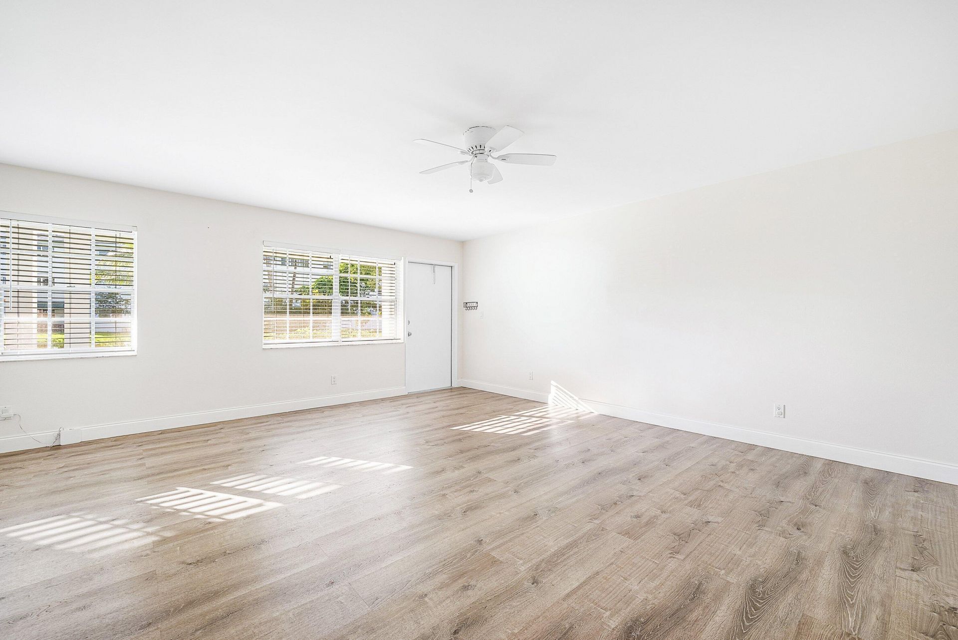 2455 NE 51st Street, Unit E102, Fort Lauderdale, FL 33308 Photo