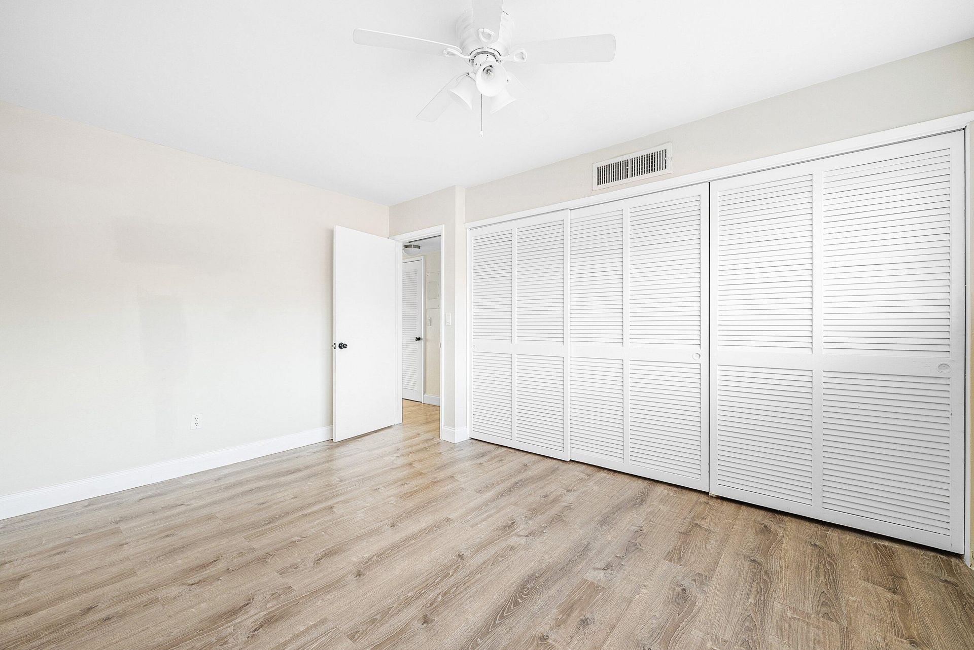 2455 NE 51st Street, Unit E102, Fort Lauderdale, FL 33308 Photo