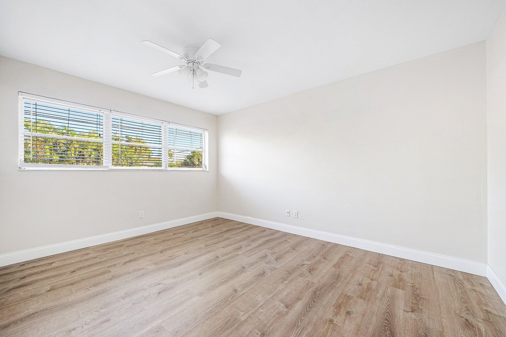 2455 NE 51st Street, Unit E102, Fort Lauderdale, FL 33308 Photo