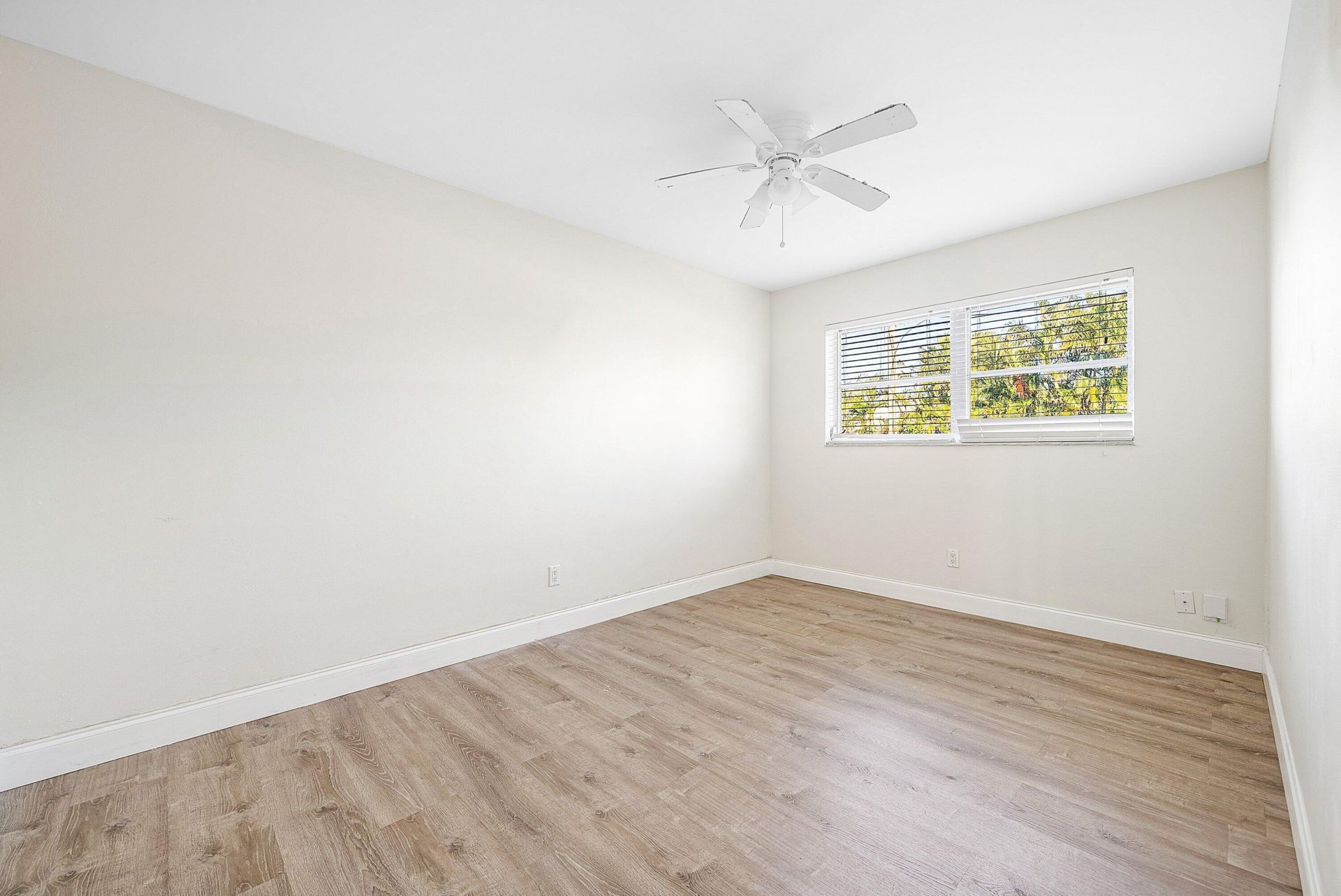 2455 NE 51st Street, Unit E102, Fort Lauderdale, FL 33308 Photo