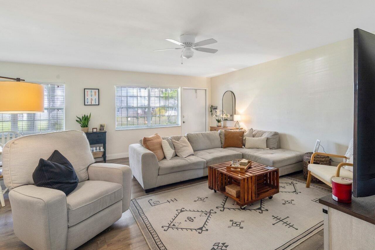 2455 NE 51st Street, Unit E102, Fort Lauderdale, FL 33308 Photo
