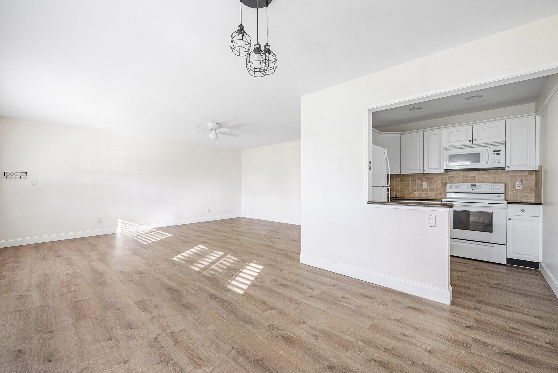 2455 NE 51st Street, Unit E102, Fort Lauderdale, FL 33308 Photo