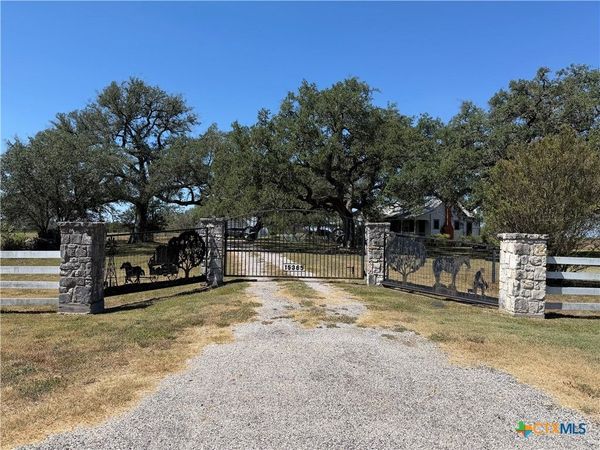 15365 Fm 20, Kingsbury, TX 78638