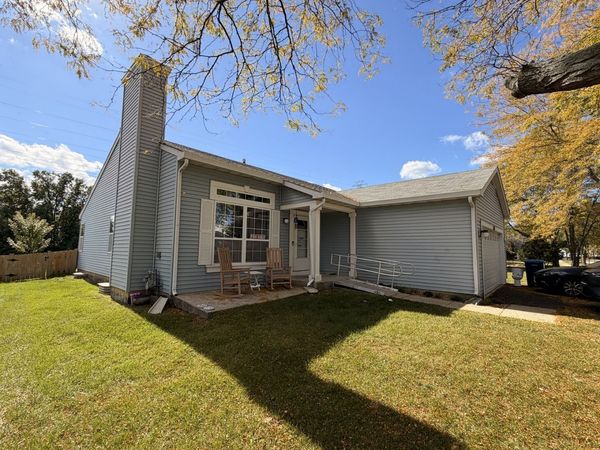 1356 Almaden Lane, Gurnee, IL 60031