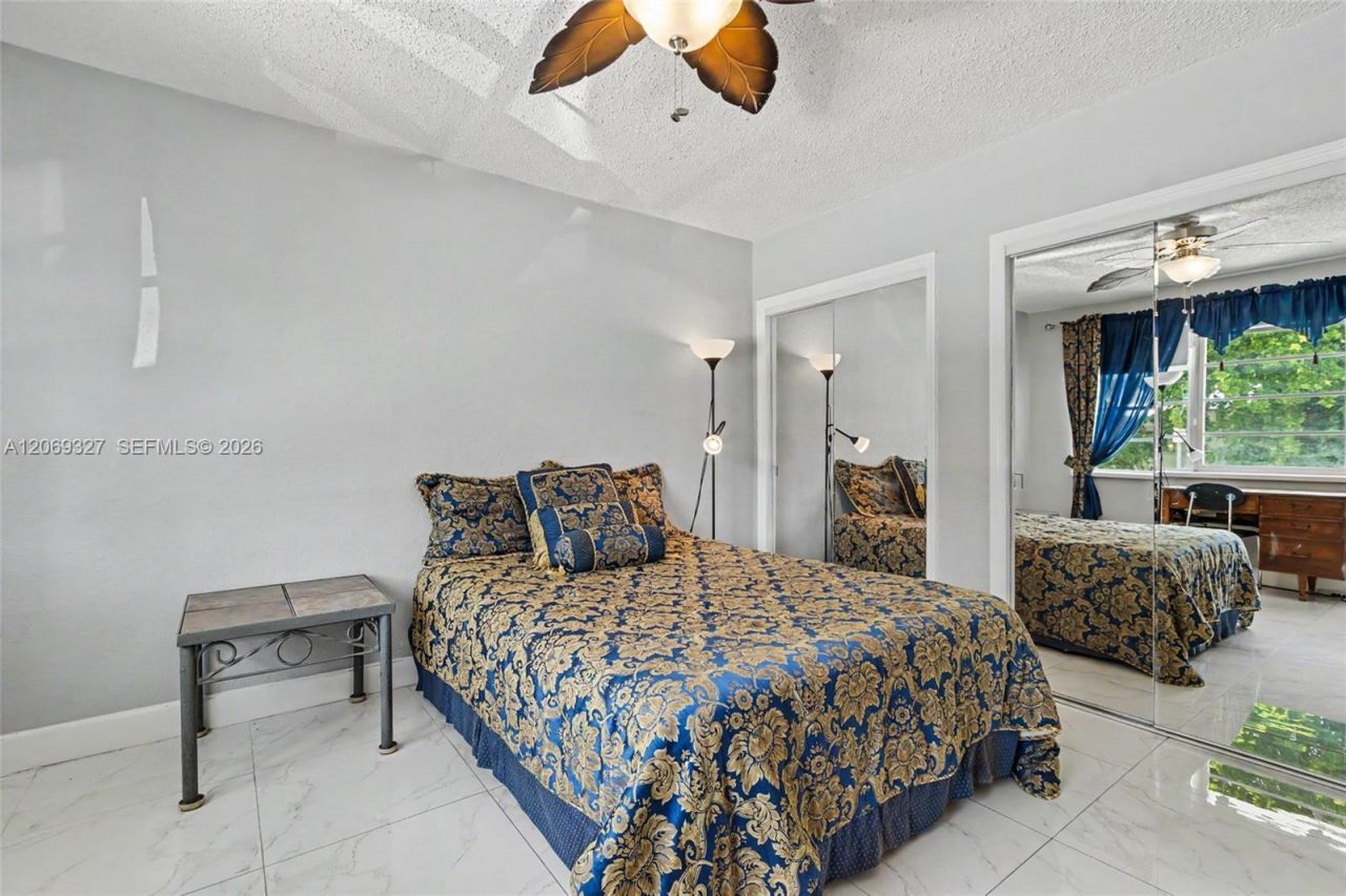 350 S Shore Dr, Unit 15, Miami Beach, FL 33141 Photo