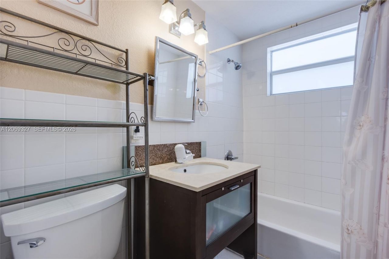 350 S Shore Dr, Unit 15, Miami Beach, FL 33141 Photo