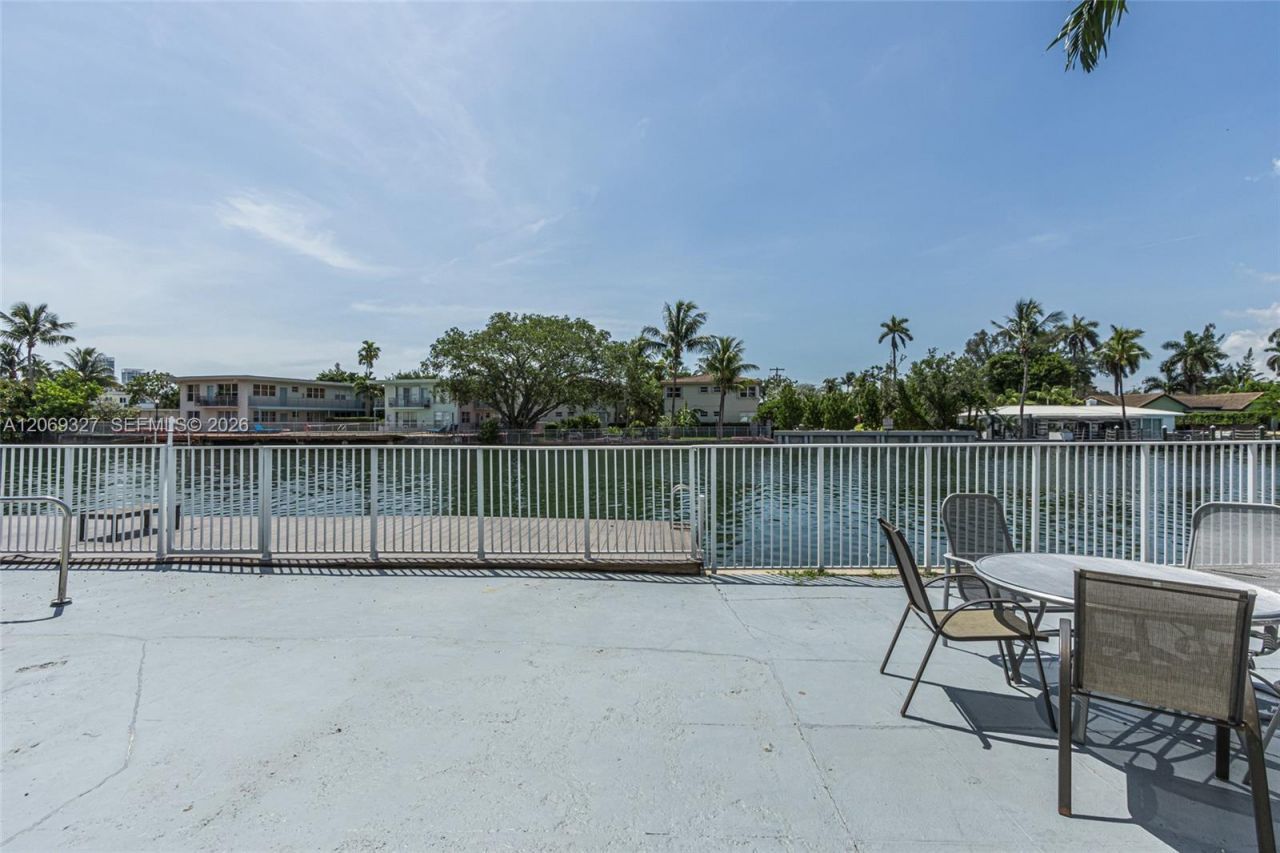350 S Shore Dr, Unit 15, Miami Beach, FL 33141 Photo